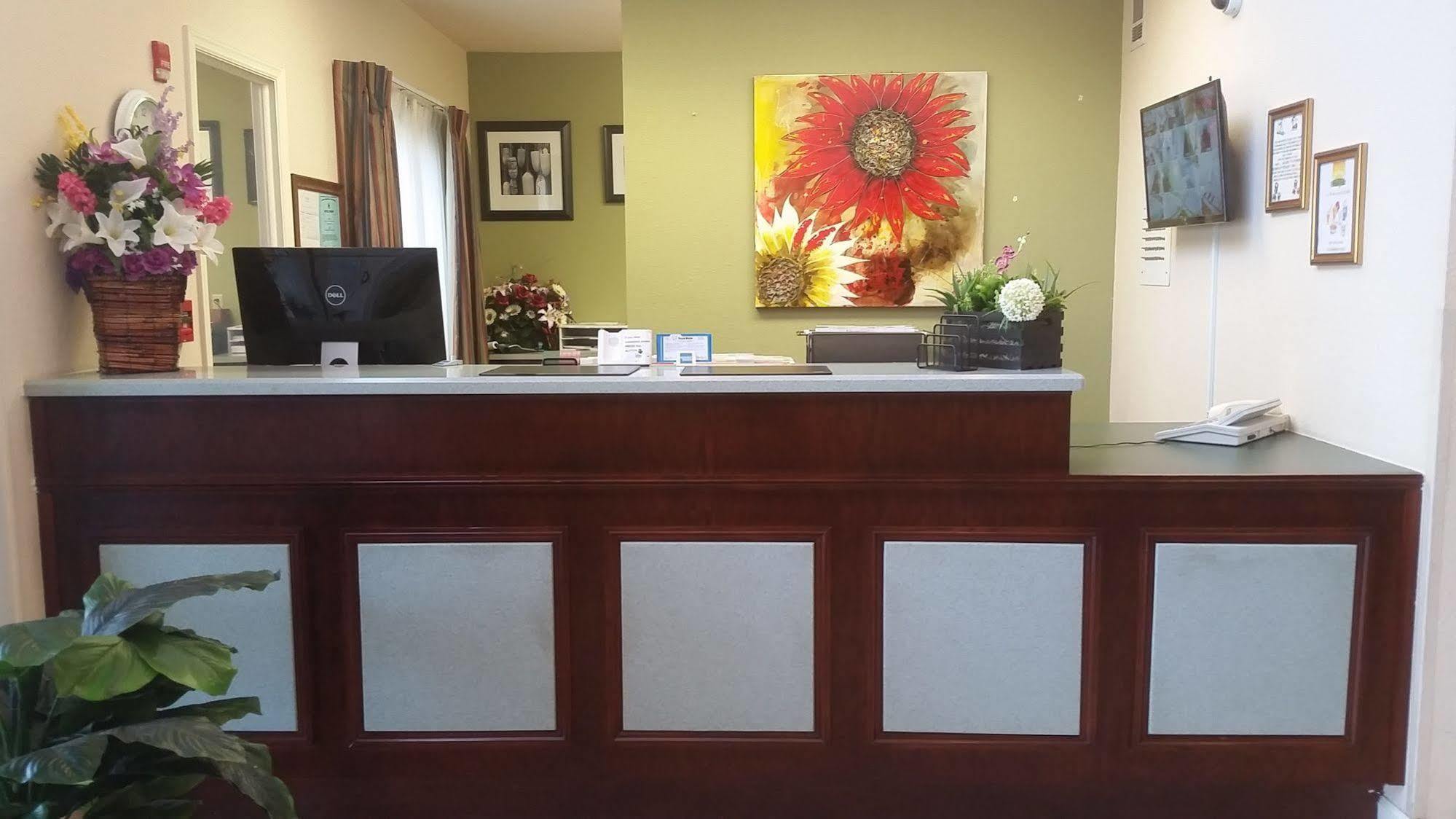 The Rutledge Inn Luverne エクステリア 写真