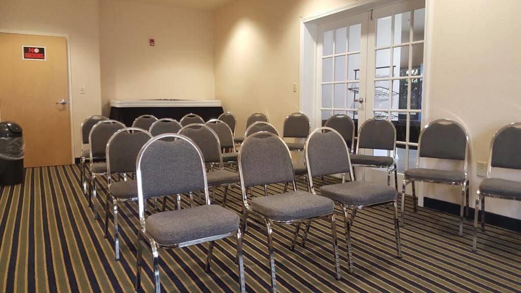 The Rutledge Inn Luverne エクステリア 写真